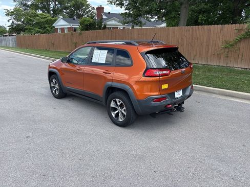 Used 2015 Jeep Cherokee Trailhawk w/ Comfort/Convenience Group AWD/4WD image 3