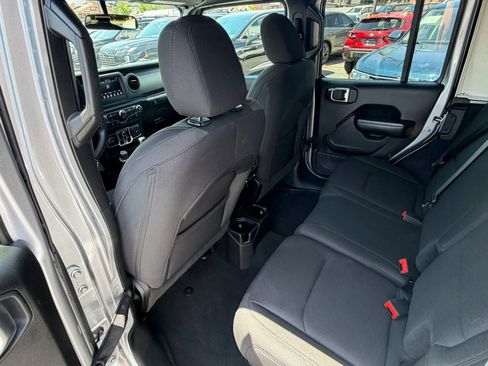 Used 2019 Jeep Wrangler Unlimited Sport S AWD/4WD image 21