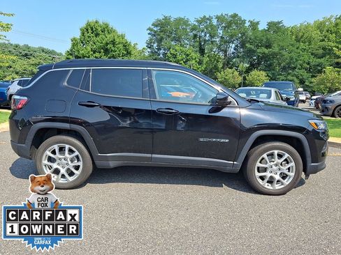 Used 2023 Jeep Compass Latitude AWD/4WD image 7