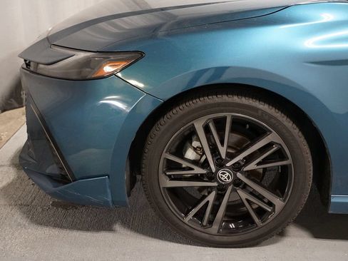 Used 2025 Toyota Camry XSE FWD image 5