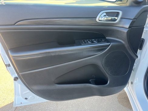 Used 2020 Jeep Grand Cherokee Altitude image 10