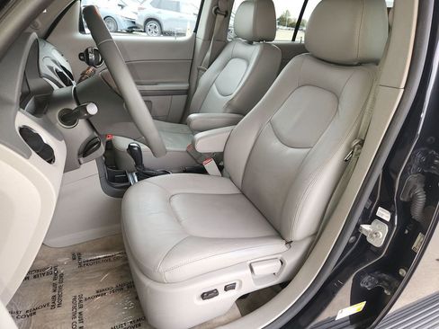 Used 2011 Chevrolet HHR LT image 12