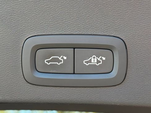 Used 2019 Volvo XC40 T5 Momentum image 31