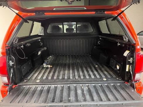 Used 2018 Toyota Tacoma TRD Sport w/ Technology Package image 17