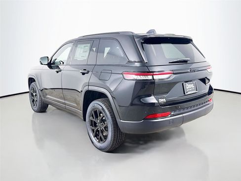New 2025 Jeep Grand Cherokee Altitude image 5
