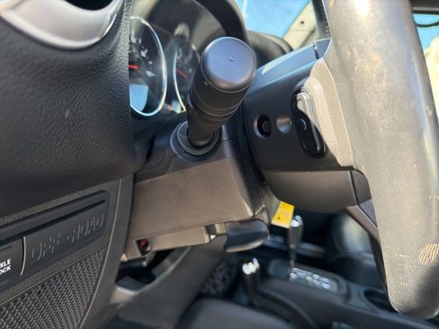 Used 2015 Jeep Wrangler Unlimited Rubicon w/ Connectivity Group image 39