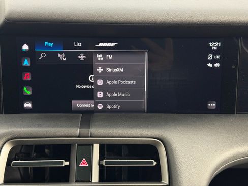 Used 2022 Porsche Taycan image 24