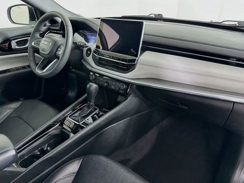 Certified 2023 Jeep Compass Limited image 38