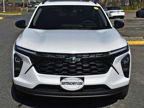 New 2026 Chevrolet Trax LT w/ Sunroof Package image 8