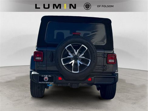 Used 2024 Jeep Wrangler Unlimited AWD/4WD image 4