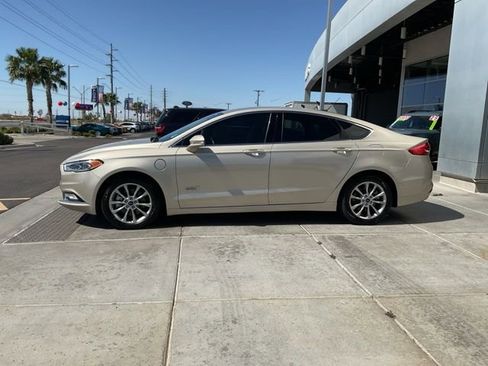 Used 2017 Ford Fusion Energi SE image 4