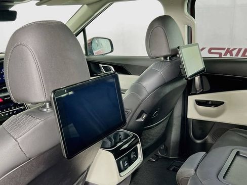 Used 2023 Kia Carnival SX Prestige FWD image 26