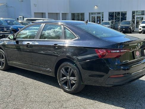 Used 2023 Volkswagen Jetta SE w/ Panoramic Sunroof Package FWD image 6
