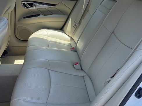 Used 2019 INFINITI Q70 Luxe AWD/4WD image 6