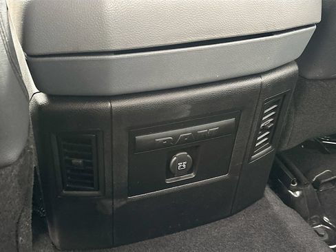 Used 2020 RAM 1500 Classic SLT w/ Luxury Group RWD image 24