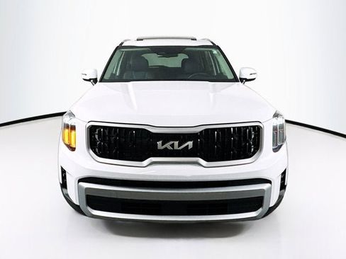 Used 2025 Kia Telluride EX w/ EX Captain's Chair Package AWD/4WD image 2