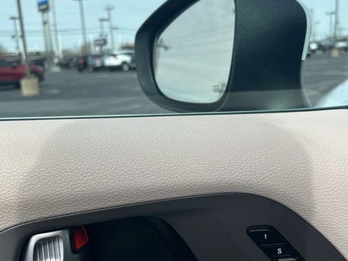 Used 2023 Chrysler Pacifica Touring-L FWD image 25