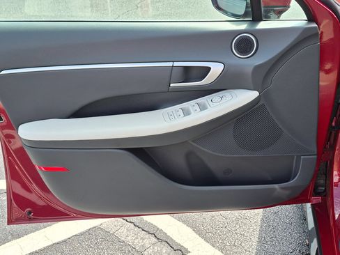Used 2025 Hyundai Sonata SEL FWD image 11