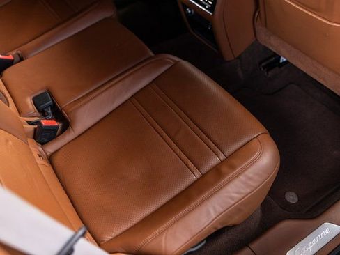 Certified 2023 Porsche Cayenne Platinum Edition image 37