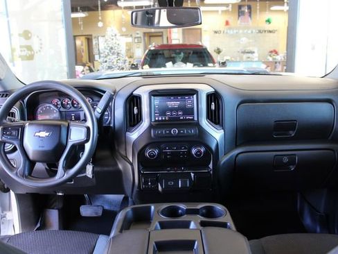 Used 2020 Chevrolet Silverado 2500 Custom w/ Custom Value Package image 12