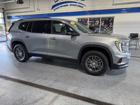 Used 2025 GMC Acadia Elevation image 13