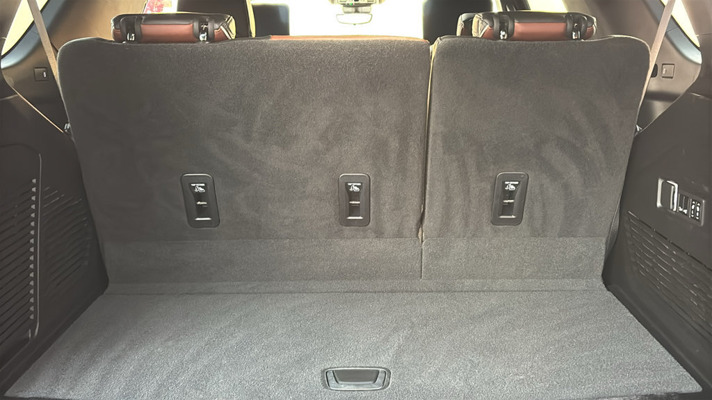 Used 2023 GMC Yukon Denali Ultimate AWD/4WD image 34