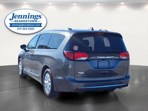 Used 2020 Chrysler Pacifica Touring-L image 2
