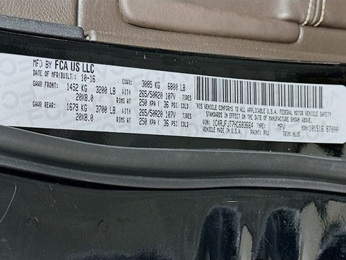 Used 2017 Jeep Grand Cherokee Summit image 12