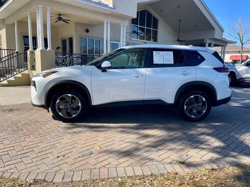 Used 2025 Nissan Rogue SV AWD/4WD image 2