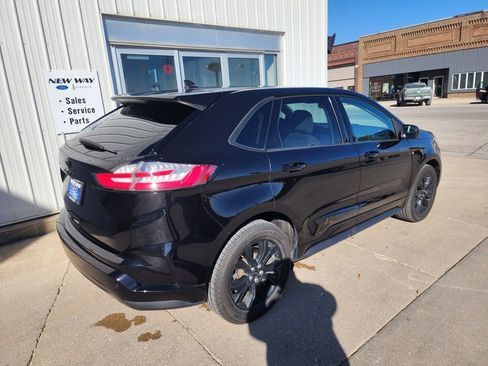 Used 2022 Ford Edge SE w/ Black Appearance Package image 6