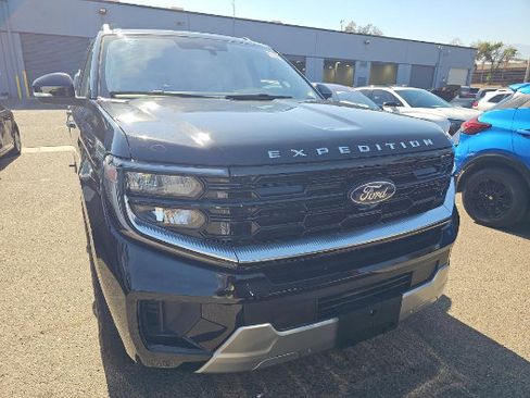 Used 2025 Ford Expedition Max Platinum AWD/4WD image 2