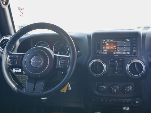 Used 2017 Jeep Wrangler Unlimited Sahara w/ Connectivity Group AWD/4WD image 14