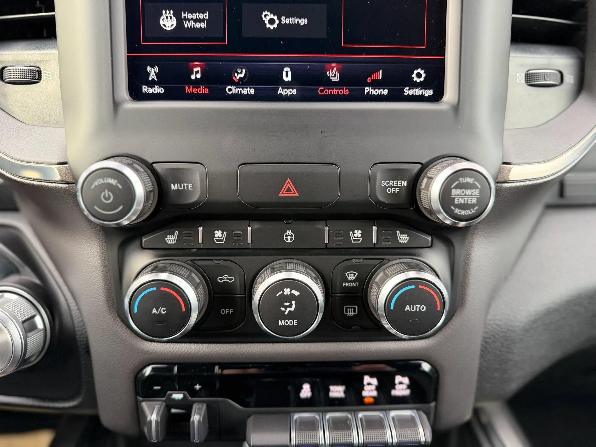 Used 2020 RAM 1500 Sport w/ Level 2 Equipment Group AWD/4WD image 19