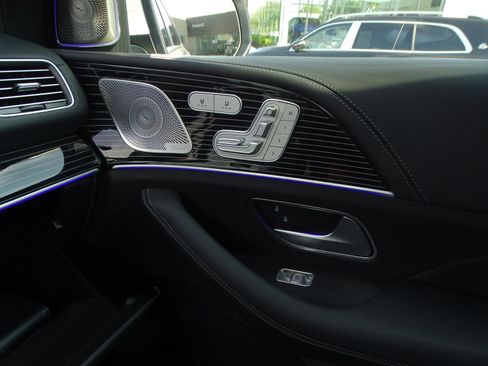 Used 2023 Mercedes-Benz Maybach GLS 600 4MATIC image 33