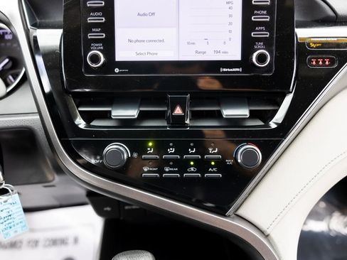 Used 2021 Toyota Camry LE image 26