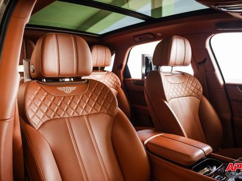 Used 2017 Bentley Bentayga image 28
