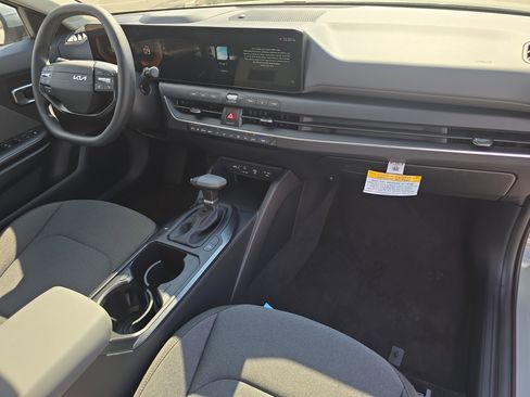 New 2025 Kia K4 LXS image 13
