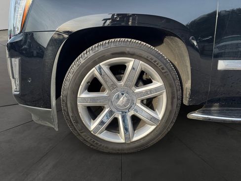 Used 2020 Cadillac Escalade ESV Luxury image 14