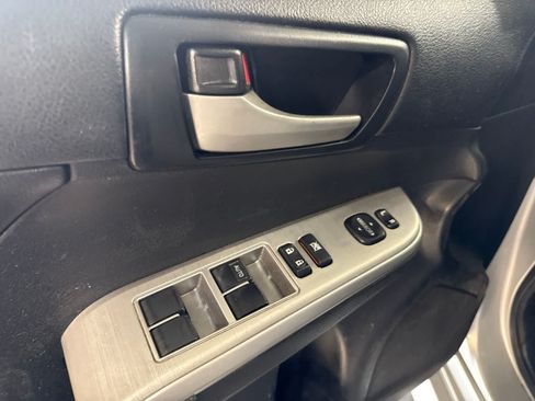 Used 2014 Toyota Camry SE FWD image 18