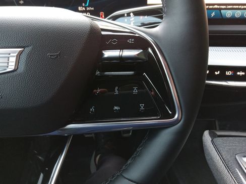 Used 2025 Cadillac Optiq Luxury 1 AWD/4WD image 20