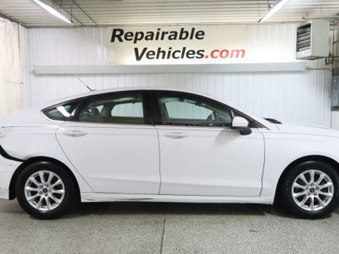 Used 2017 Ford Fusion S FWD image 4