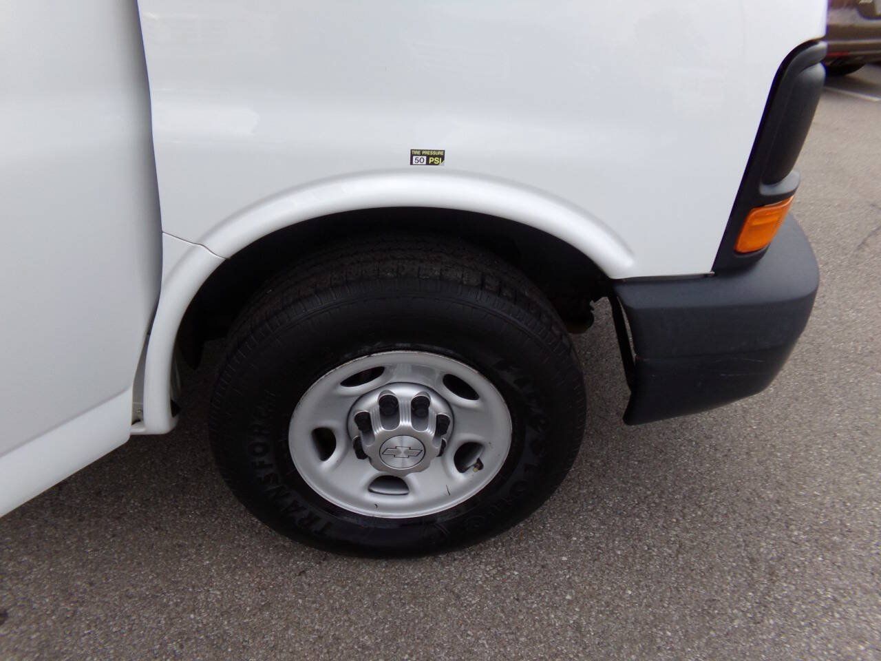 Used 2015 Chevrolet Express 2500 RWD image 46
