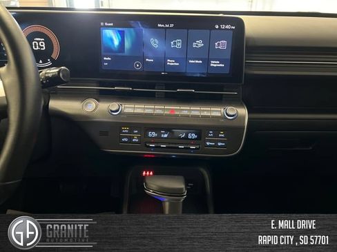Used 2025 Hyundai Kona SEL FWD image 14
