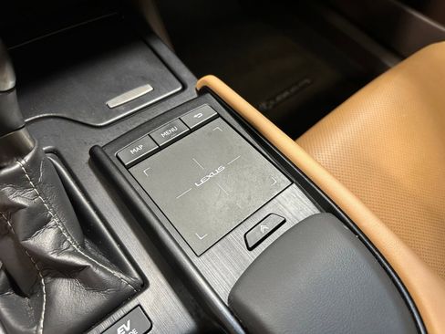 Used 2020 Lexus ES 300h w/ Premium Package FWD image 33