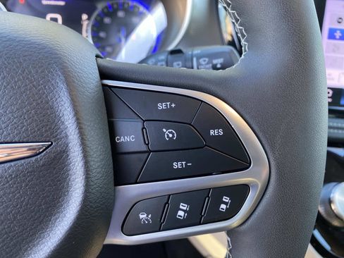 Certified 2022 Chrysler Pacifica Touring-L image 15