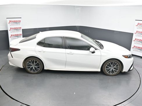 Used 2022 Toyota Camry SE image 17
