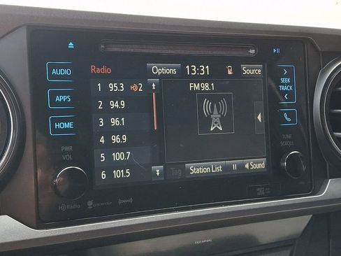 Used 2018 Toyota Tacoma TRD Sport image 16