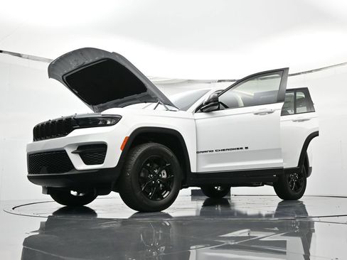 New 2025 Jeep Grand Cherokee Altitude image 48