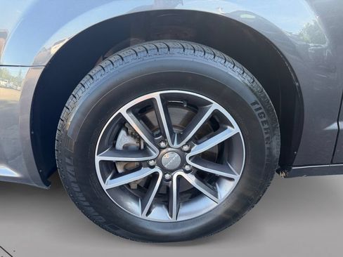 Used 2016 Dodge Grand Caravan SXT FWD image 9