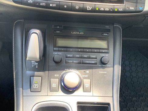 Used 2017 Lexus CT 200h image 22